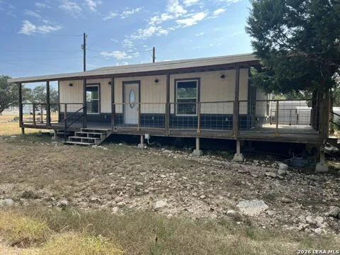 1614 Private Road 1518