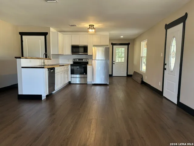 1614 Private Road 1518 Bandera, TX 78003