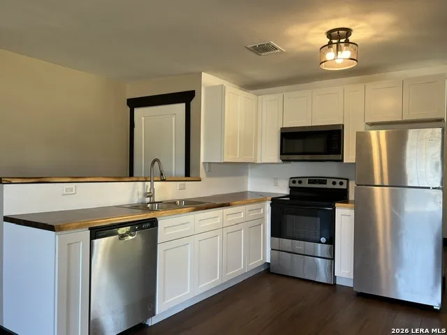 1614 Private Road 1518 Bandera, TX 78003