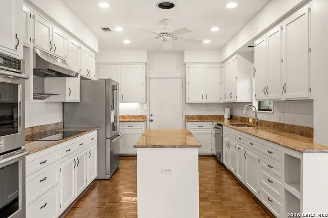 304 Spring Mill Dr Kerrville, TX 78028