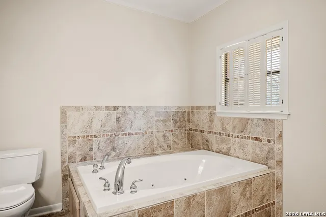 304 Spring Mill Dr Kerrville, TX 78028