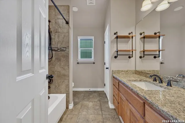 196 TRIPLE BEND DR La Vernia, TX 78121