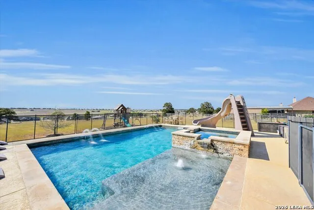 196 TRIPLE BEND DR La Vernia, TX 78121
