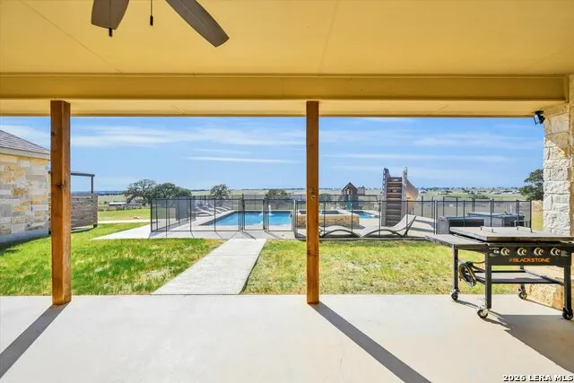 196 TRIPLE BEND DR La Vernia, TX 78121
