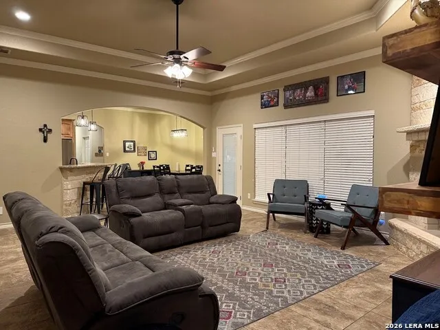 196 TRIPLE BEND DR La Vernia, TX 78121