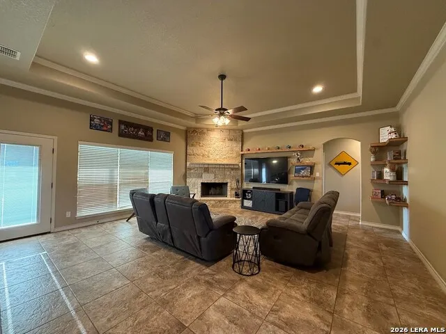 196 TRIPLE BEND DR La Vernia, TX 78121