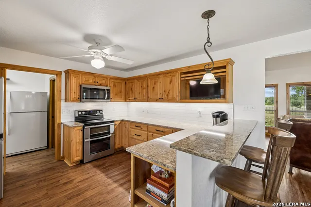 466 County Road 742 Yancey, TX 78886