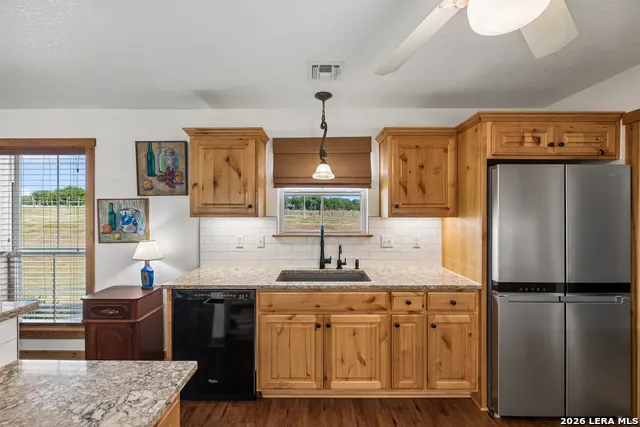 466 County Road 742 Yancey, TX 78886