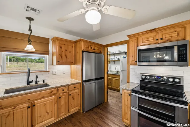 466 County Road 742 Yancey, TX 78886