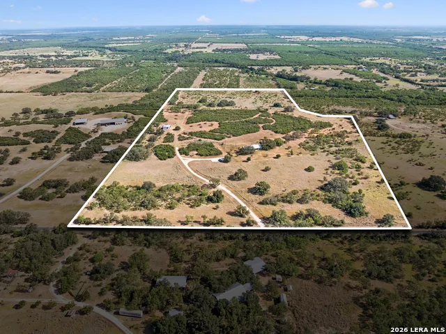 466 County Road 742 Yancey, TX 78886