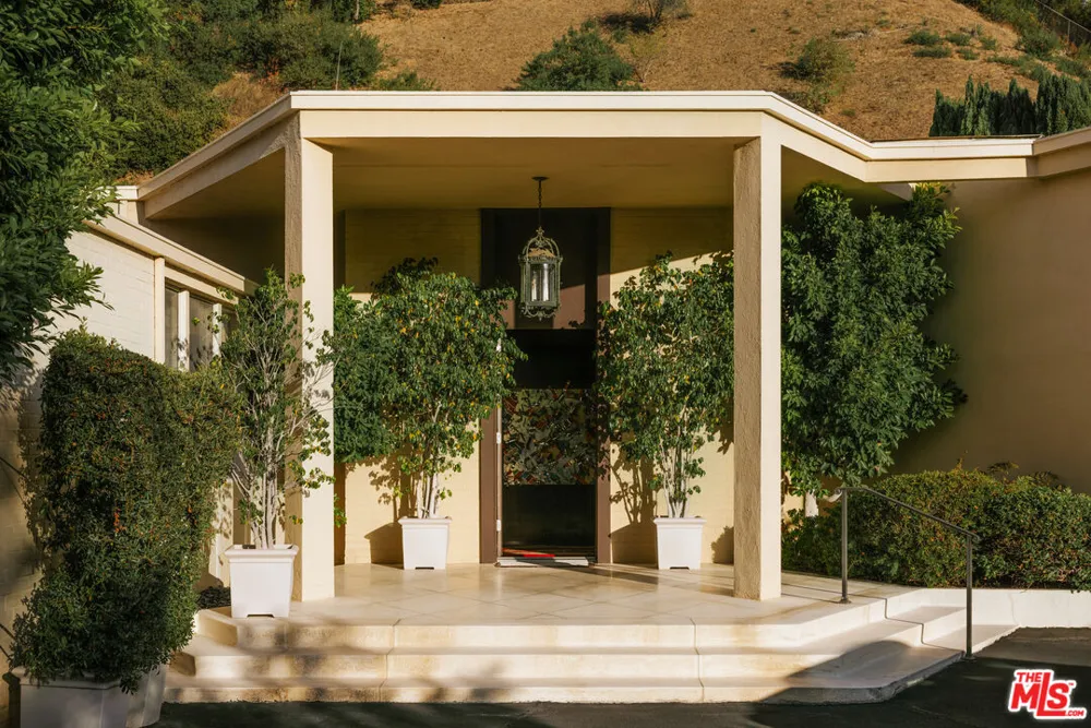 1058 Hillcrest Road Beverly Hills, CA 90210