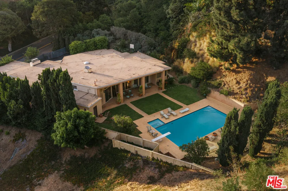 1058 Hillcrest Road Beverly Hills, CA 90210