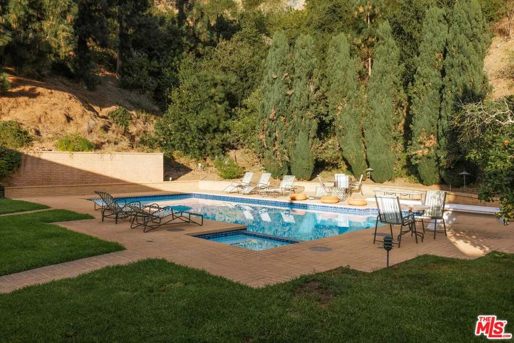 1058 Hillcrest Road Beverly Hills, CA 90210