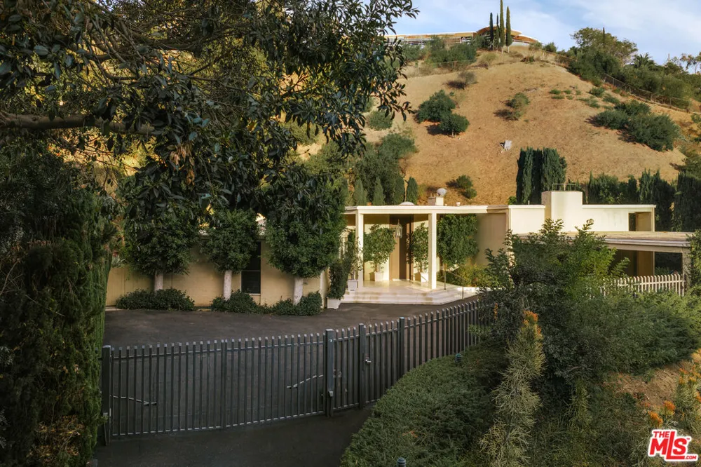 1058 Hillcrest Road Beverly Hills, CA 90210