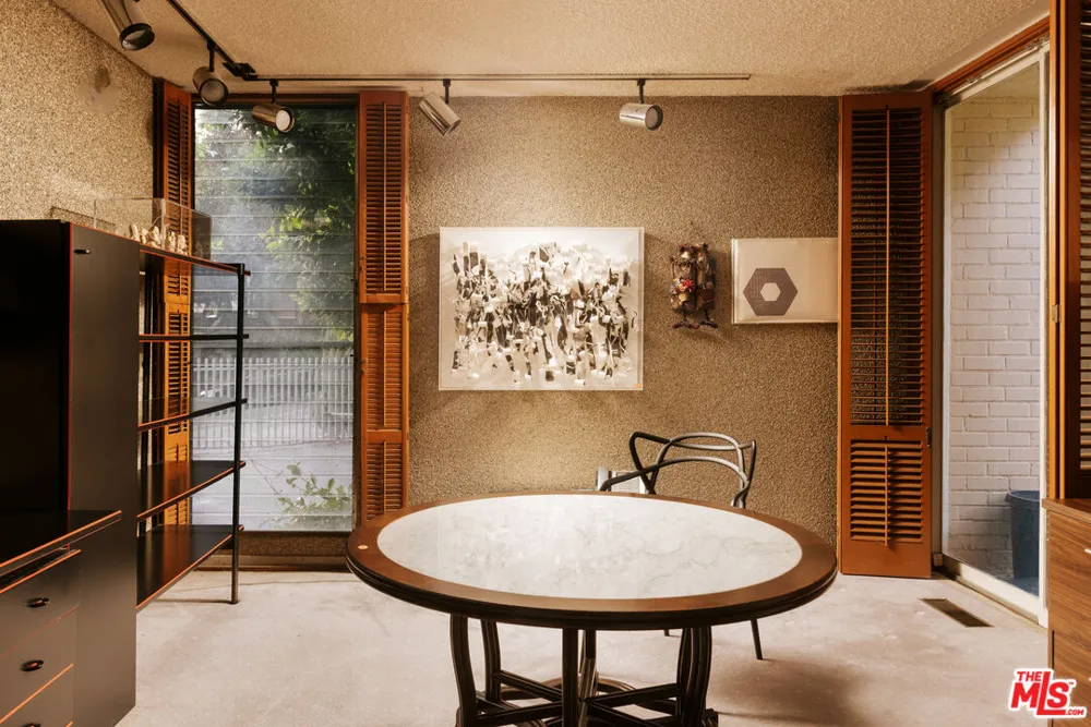 1058 Hillcrest Road Beverly Hills, CA 90210