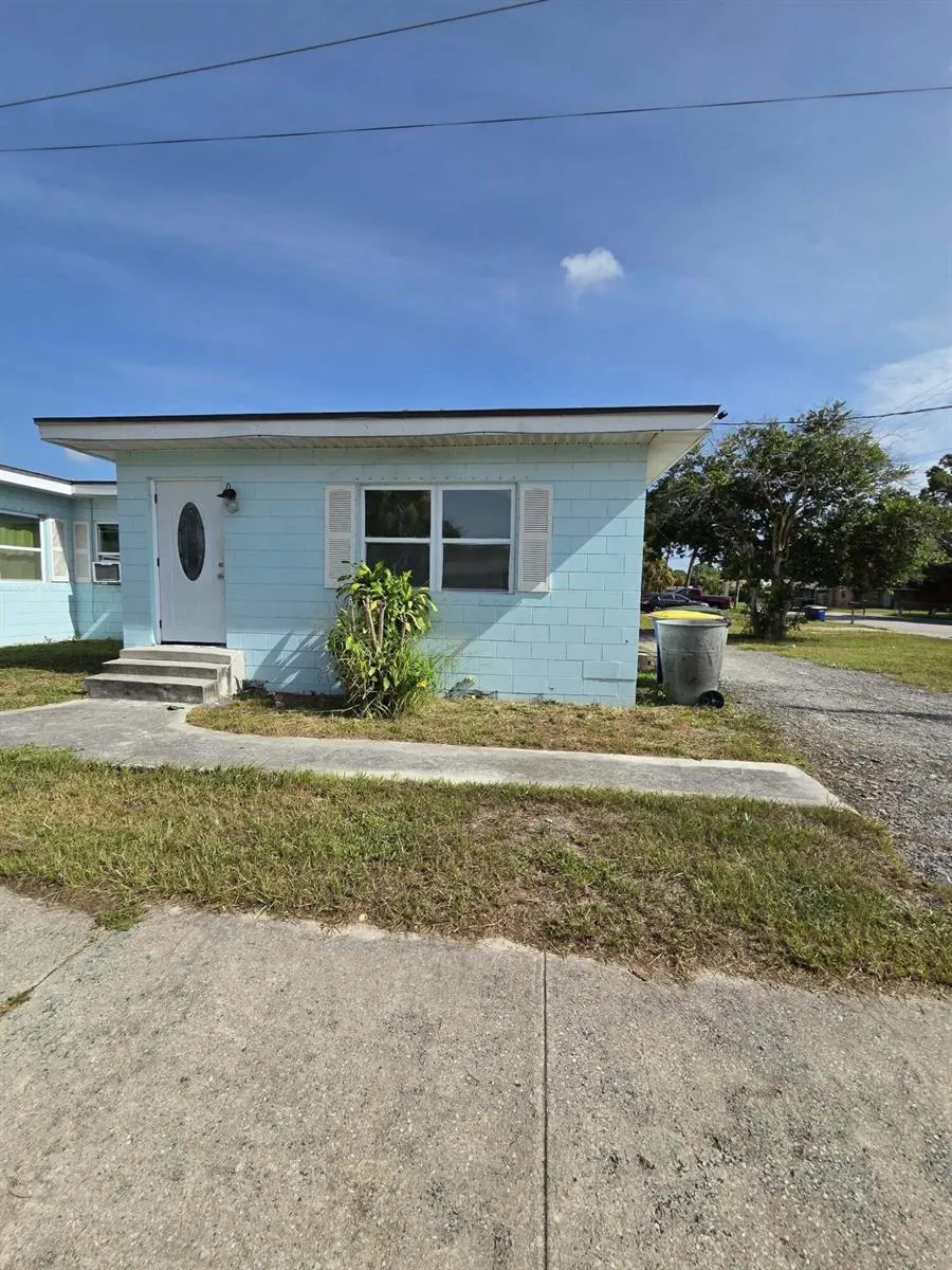 2204 Ave G Fort Pierce, FL 34950