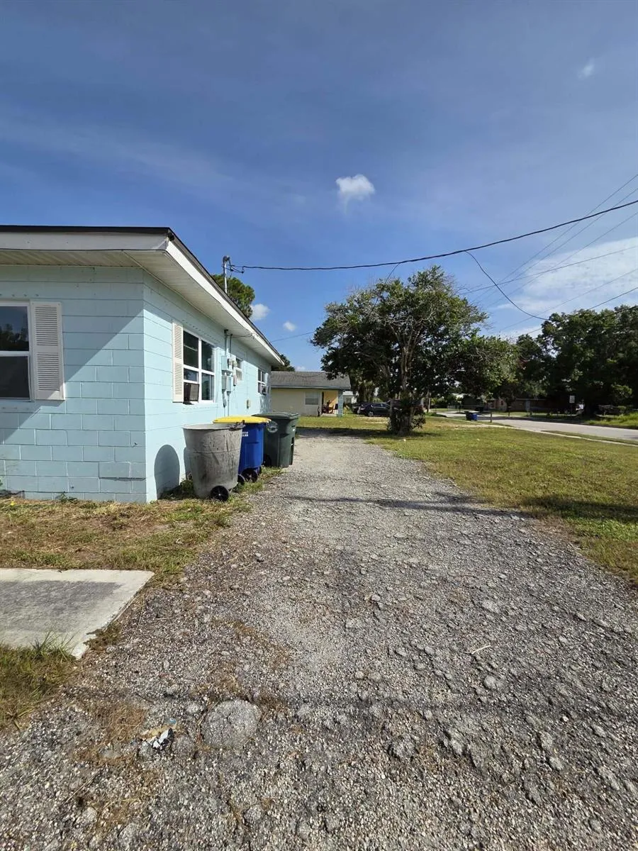 2204 Ave G Fort Pierce, FL 34950