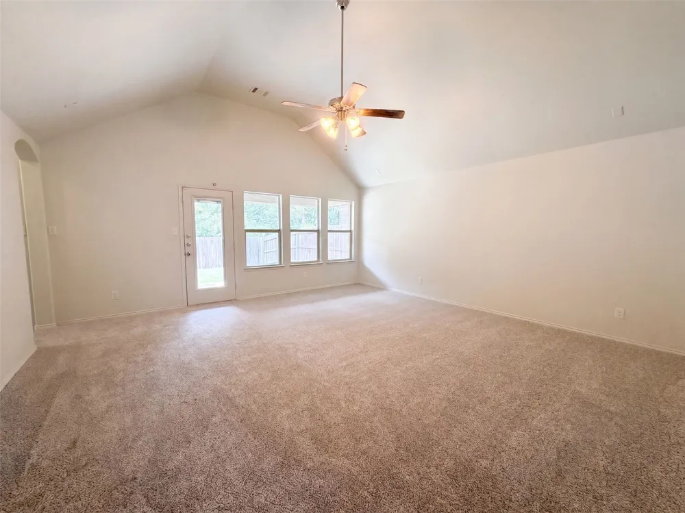 11813 Bellegrove Road Burleson, TX 76028