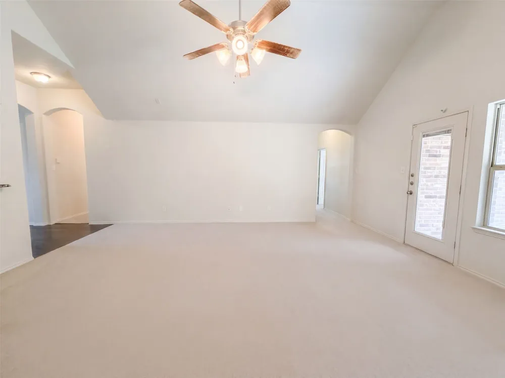 11813 Bellegrove Road Burleson, TX 76028