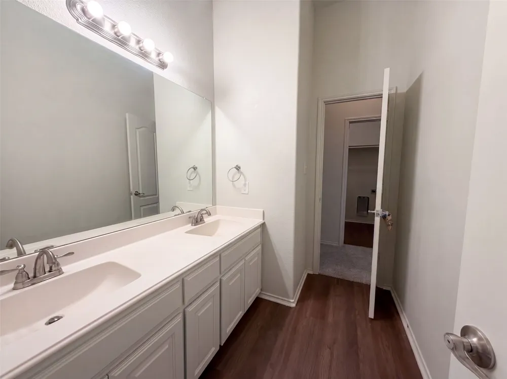 11813 Bellegrove Road Burleson, TX 76028