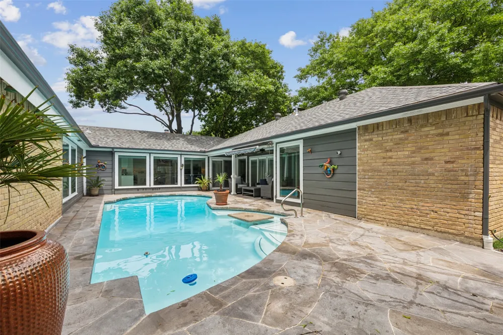 7221 Pleasant View Drive Dallas, TX 75231