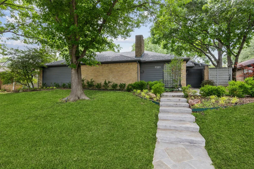 7221 Pleasant View Drive Dallas, TX 75231