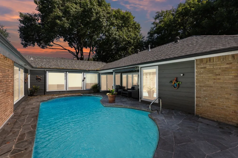 7221 Pleasant View Drive Dallas, TX 75231