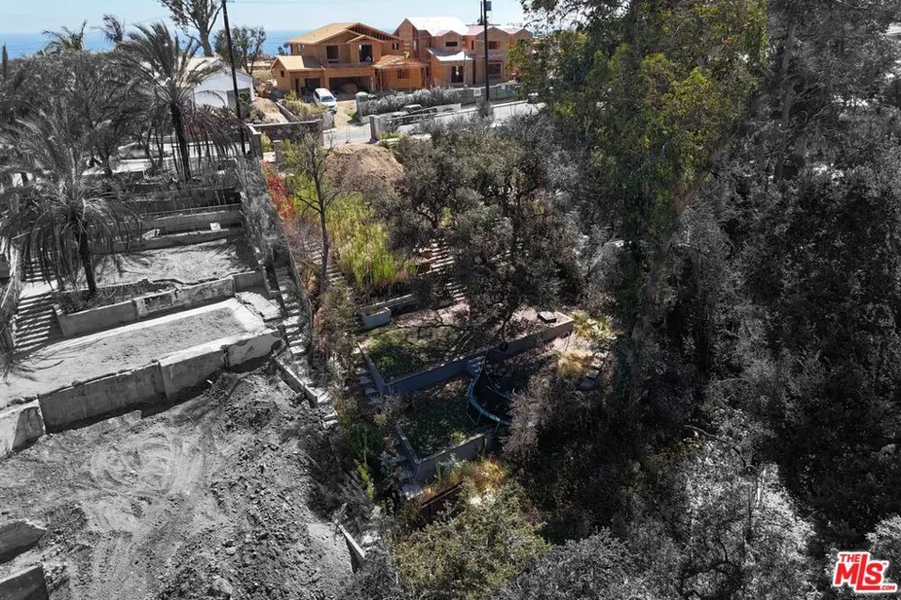 16521 Las Casas Place Pacific Palisades, CA 90272