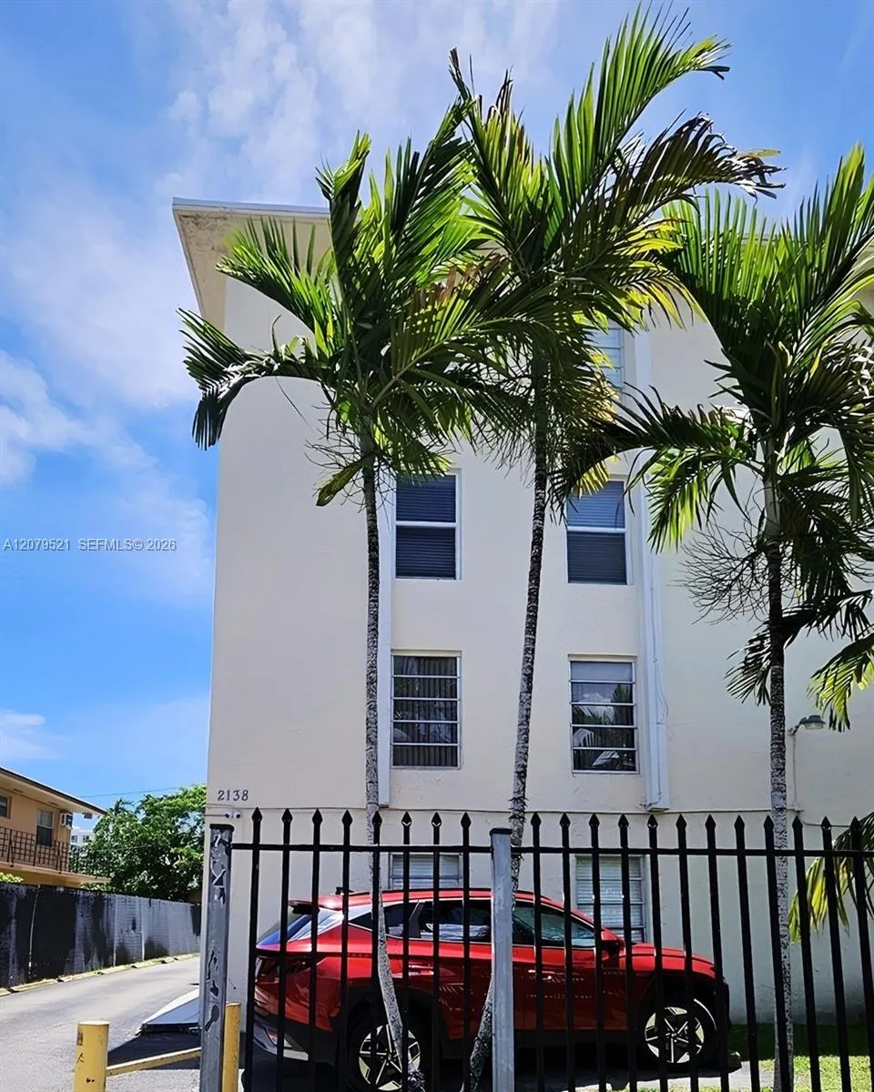 2138 SW 6th St #403 Miami, FL 33135