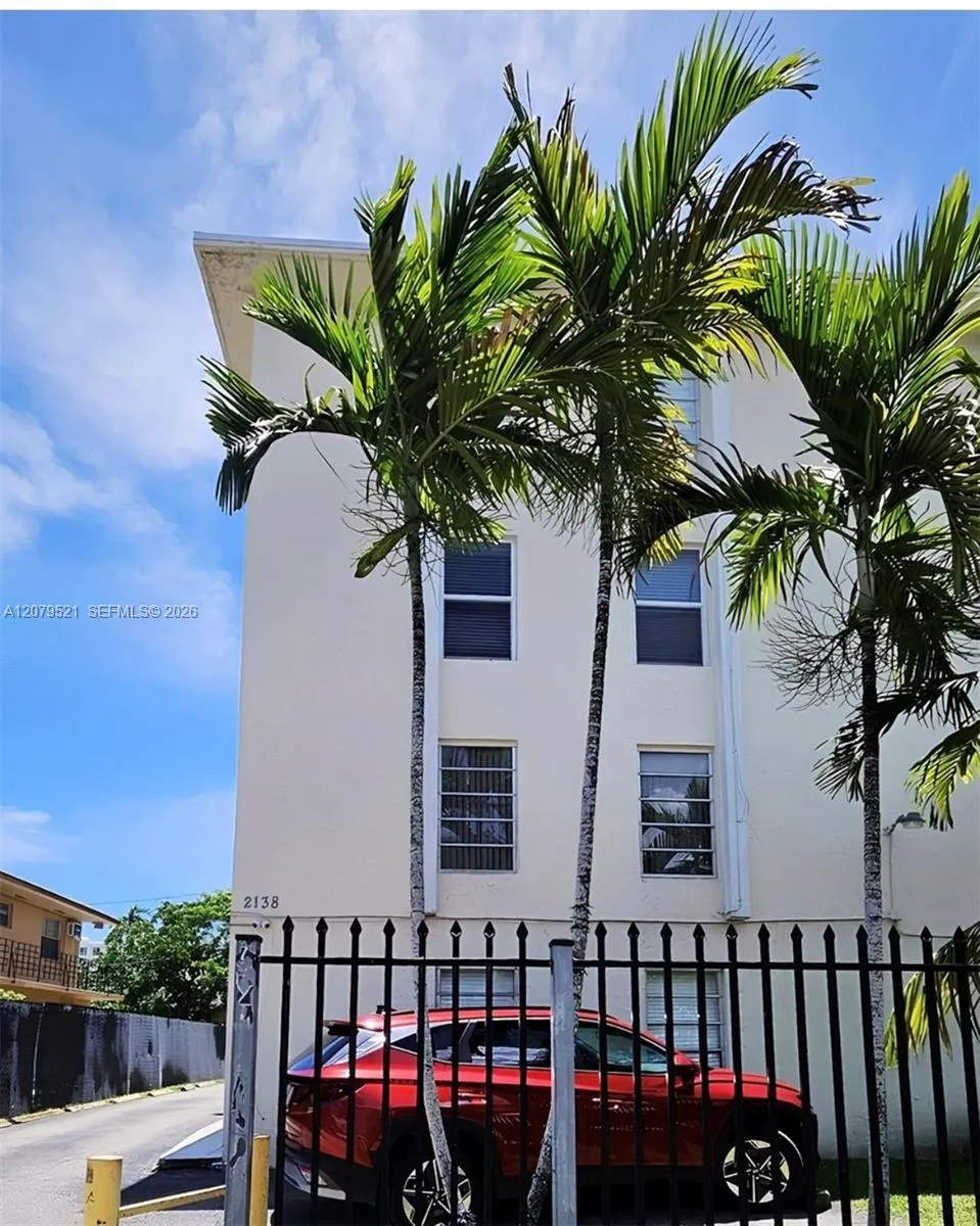 2138 SW 6th St #403 Miami, FL 33135