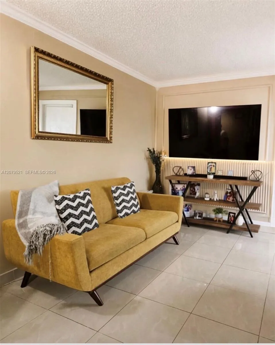 2138 SW 6th St #403 Miami, FL 33135