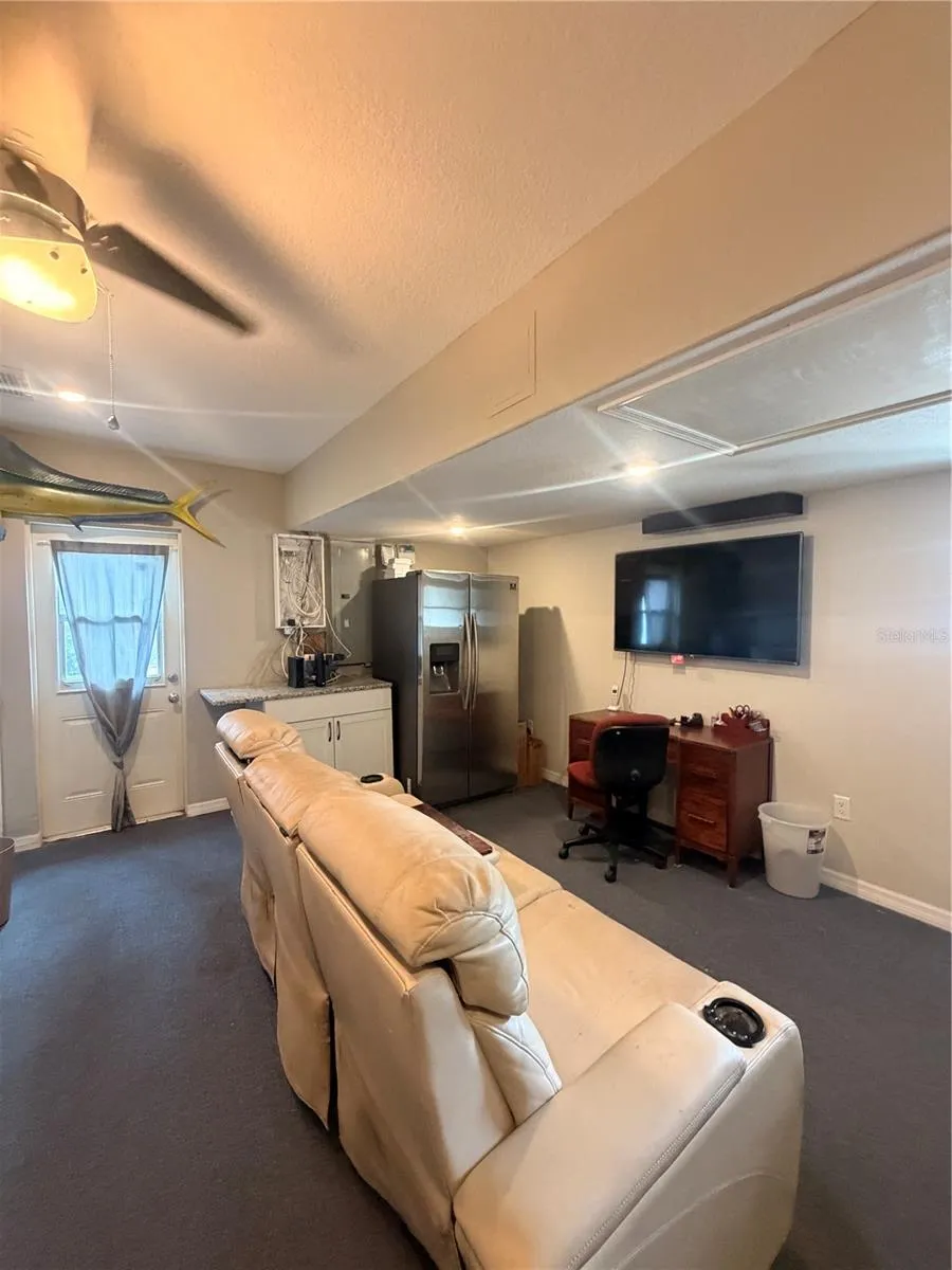 1521 FOXCROFT DRIVE W Palm Harbor, FL 34683