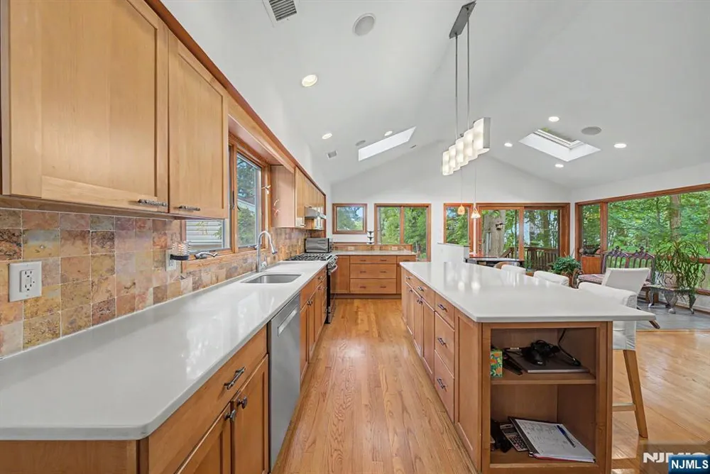 26 Cedar Street Bergenfield, NJ 07621