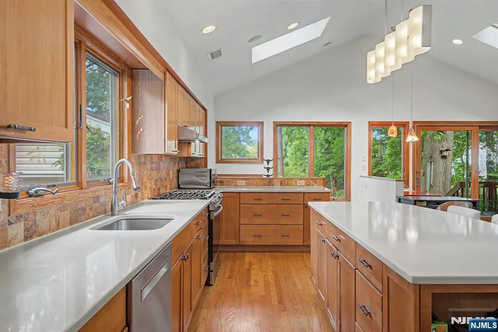 26 Cedar Street Bergenfield, NJ 07621