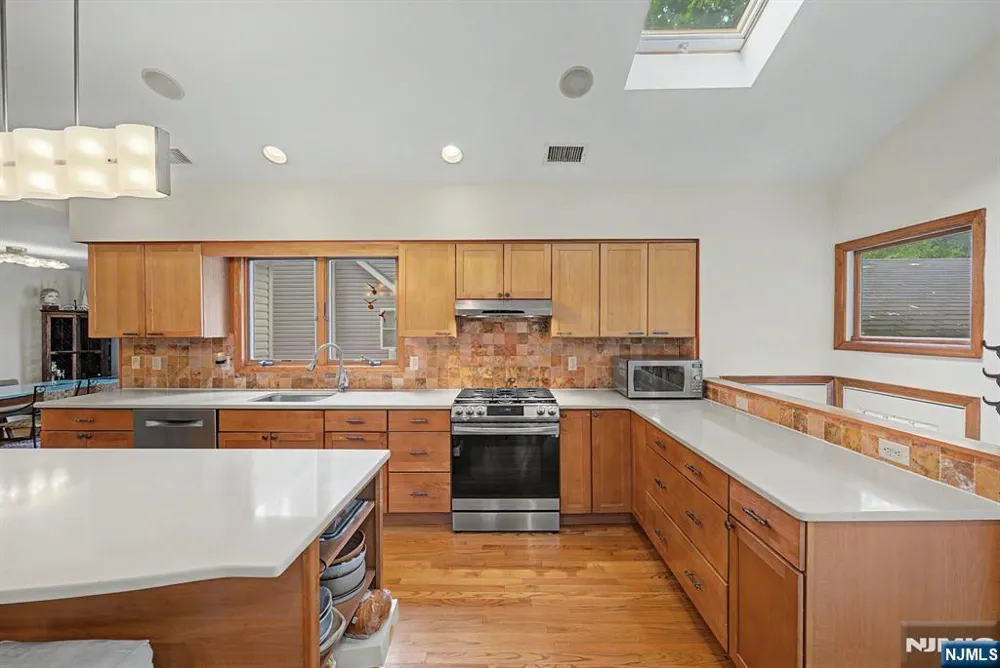 26 Cedar Street Bergenfield, NJ 07621
