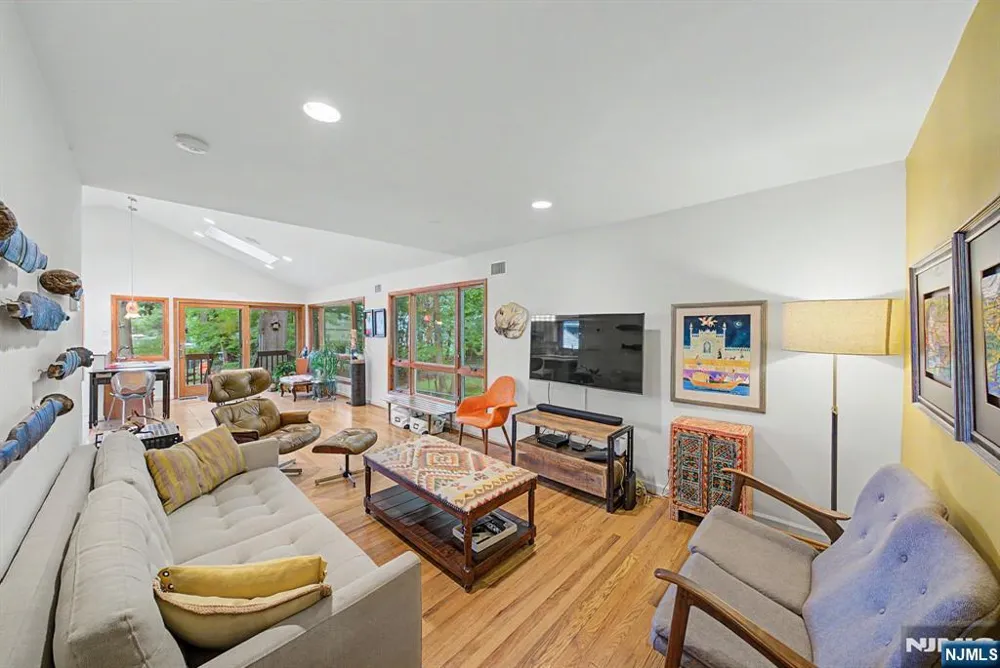 26 Cedar Street Bergenfield, NJ 07621