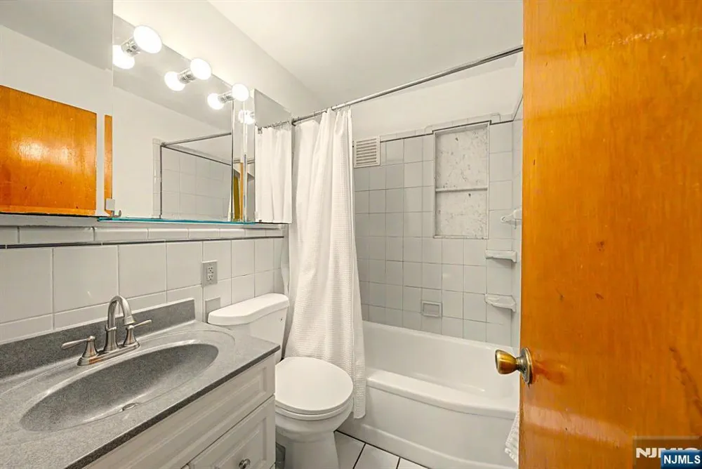 26 Cedar Street Bergenfield, NJ 07621