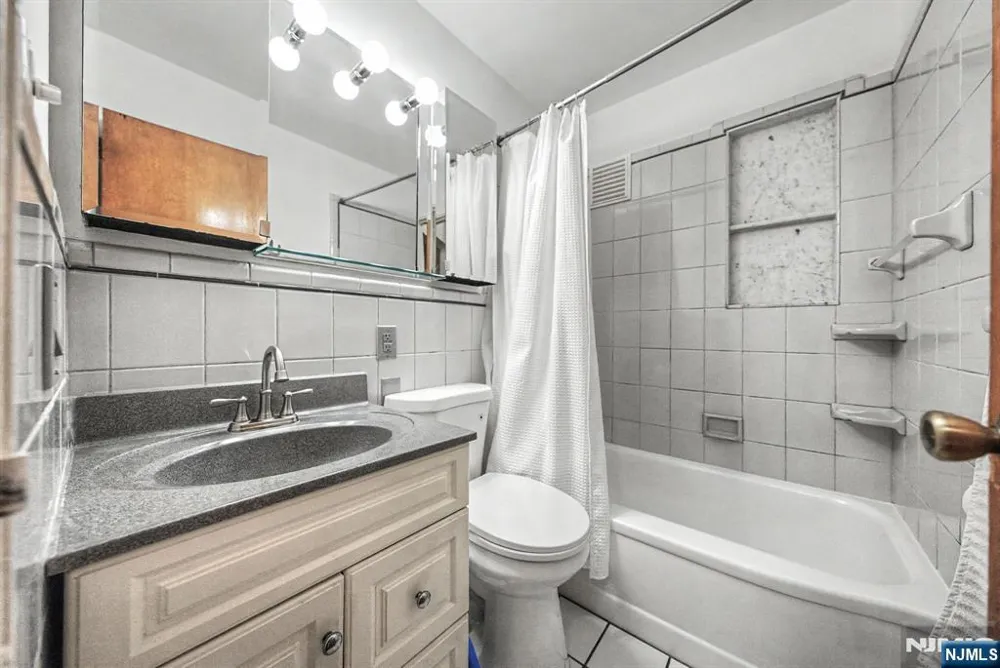 26 Cedar Street Bergenfield, NJ 07621