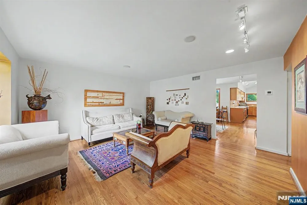 26 Cedar Street Bergenfield, NJ 07621
