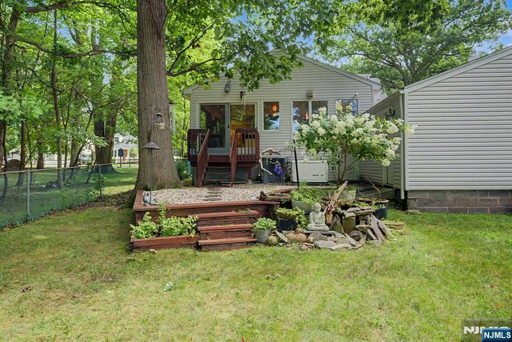 26 Cedar Street Bergenfield, NJ 07621