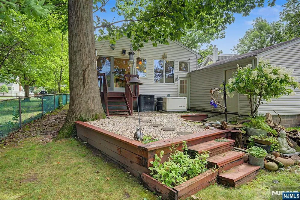 26 Cedar Street Bergenfield, NJ 07621