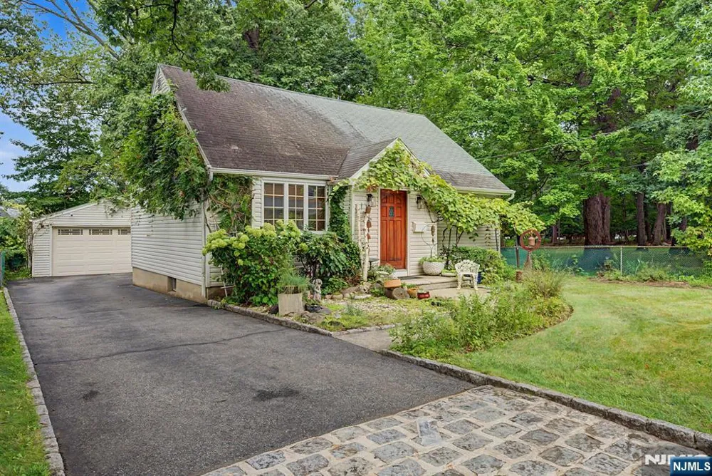 26 Cedar Street Bergenfield, NJ 07621