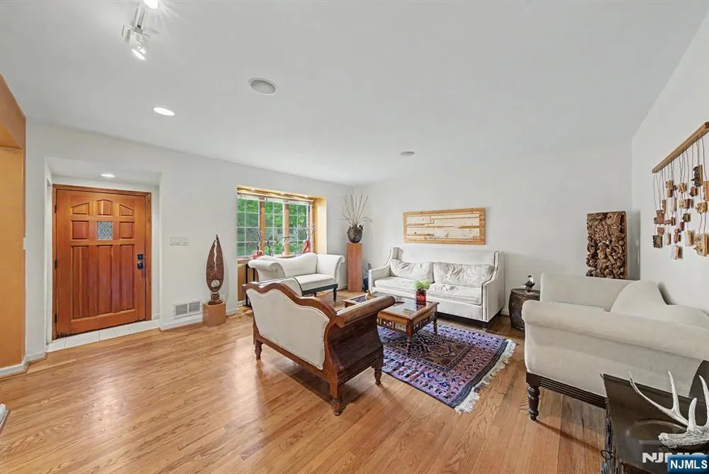 26 Cedar Street Bergenfield, NJ 07621
