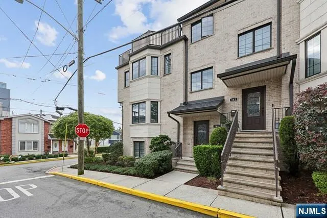 140 Cedar Street Fort Lee, NJ 07024