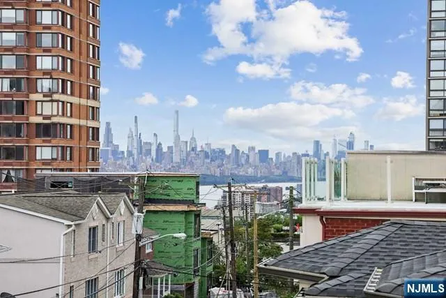 140 Cedar Street Fort Lee, NJ 07024