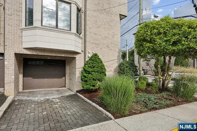 140 Cedar Street Fort Lee, NJ 07024