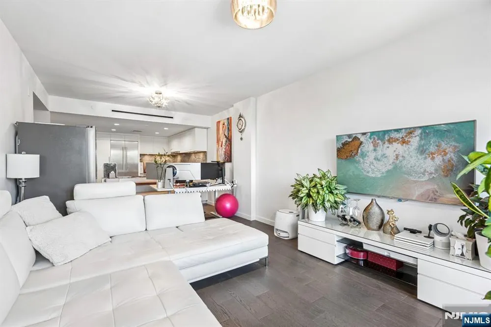 320 Adolphus Avenue 410 Cliffside Park, NJ 07010