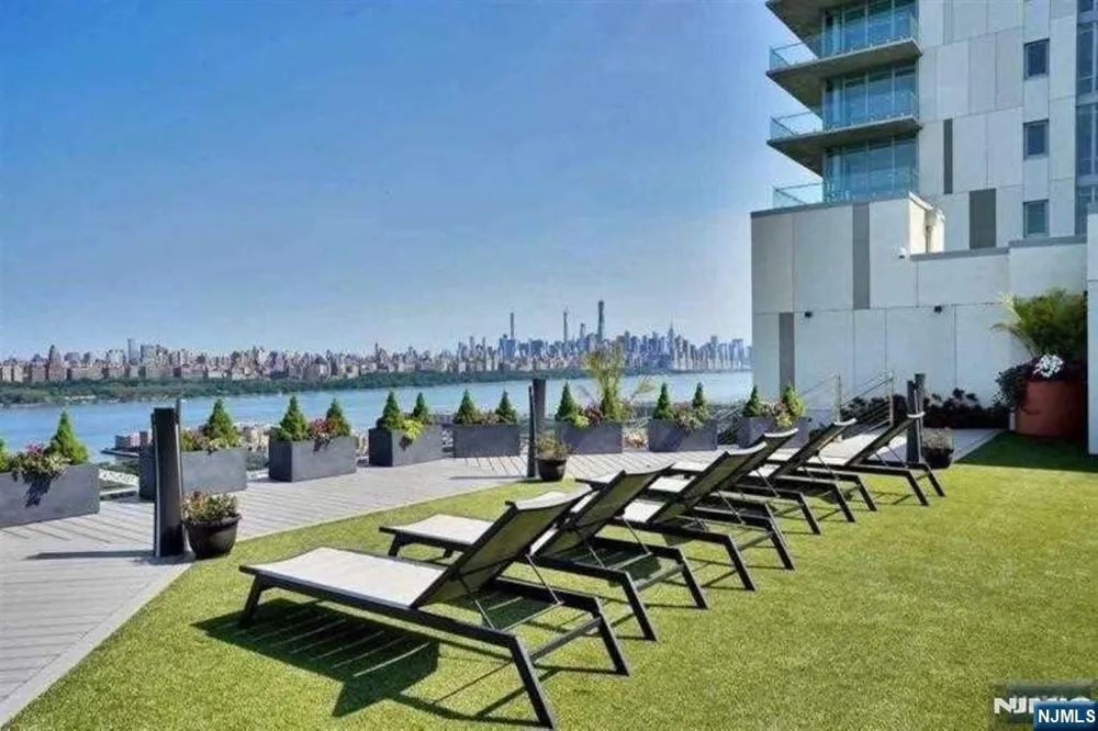 320 Adolphus Avenue 410 Cliffside Park, NJ 07010