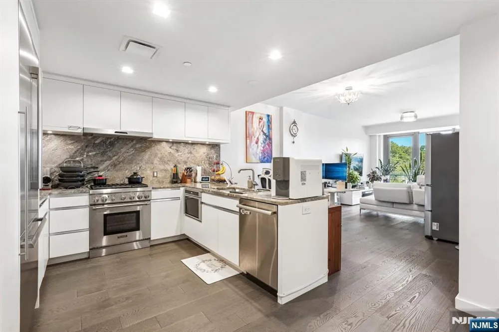 320 Adolphus Avenue 410 Cliffside Park, NJ 07010
