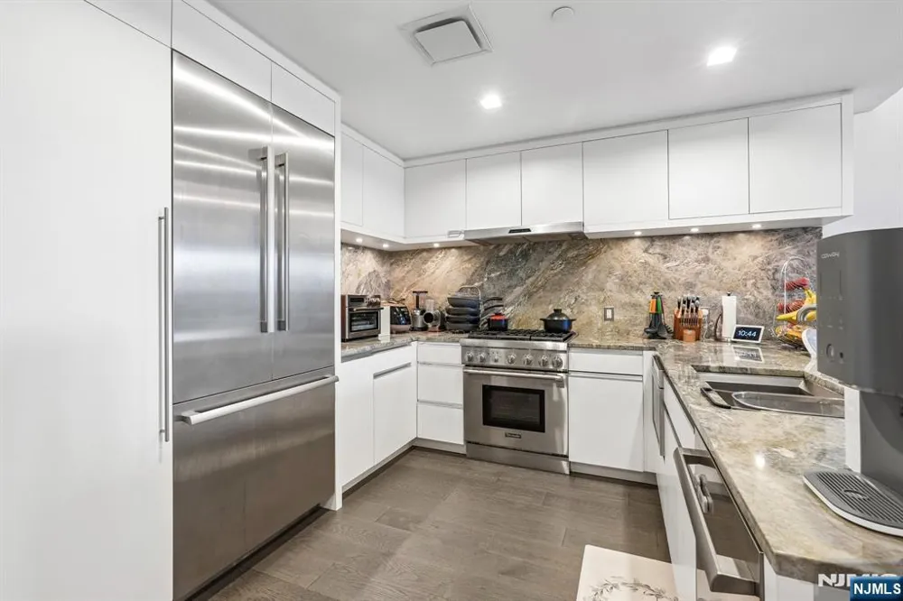 320 Adolphus Avenue 410 Cliffside Park, NJ 07010